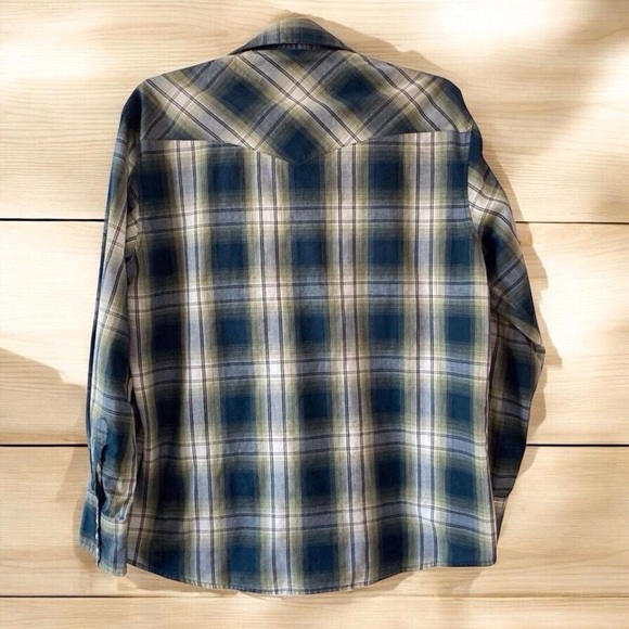 Vintage 1980s Wrangler Western Snap Shirt. Size large. - Picture 5 of 6